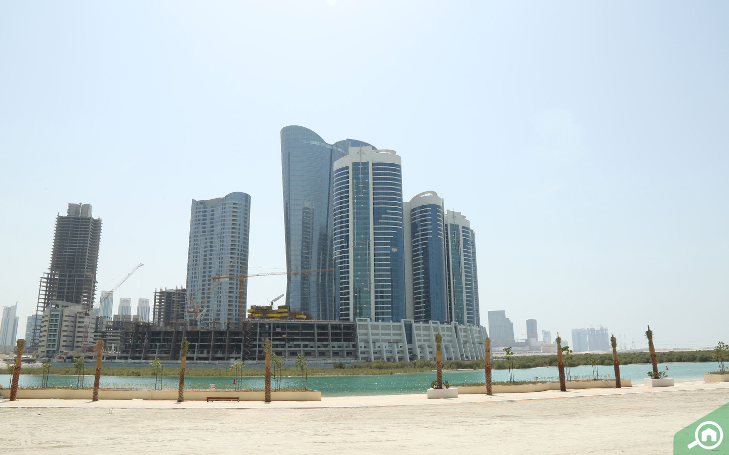 buying and renting apartments in Al Reem