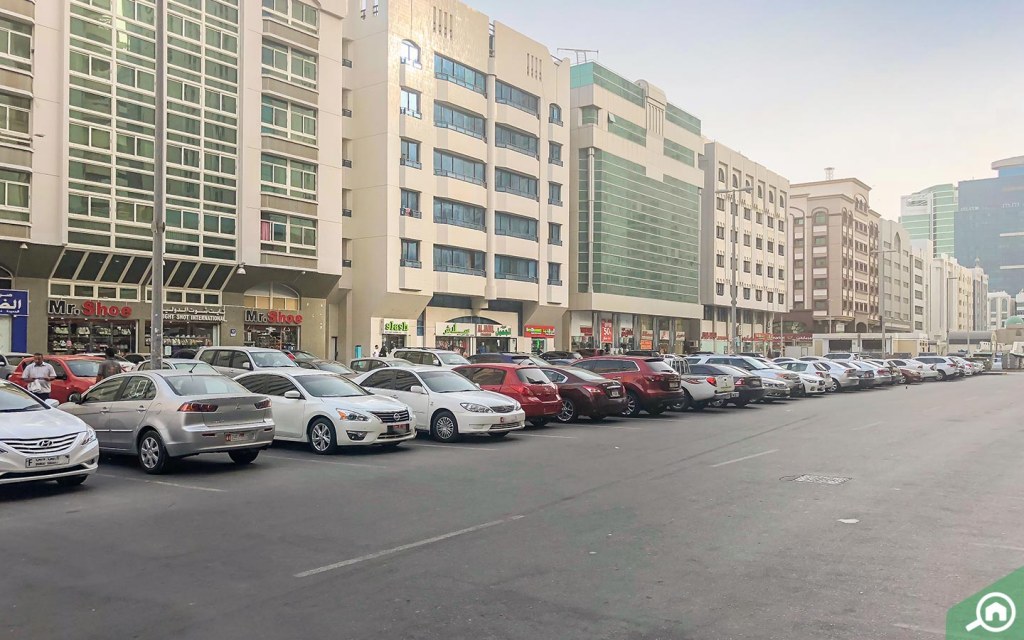 Parking in Hamdan Street