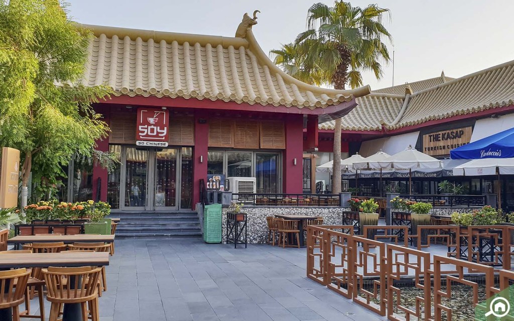 مطعم بالقرب من جبل علي