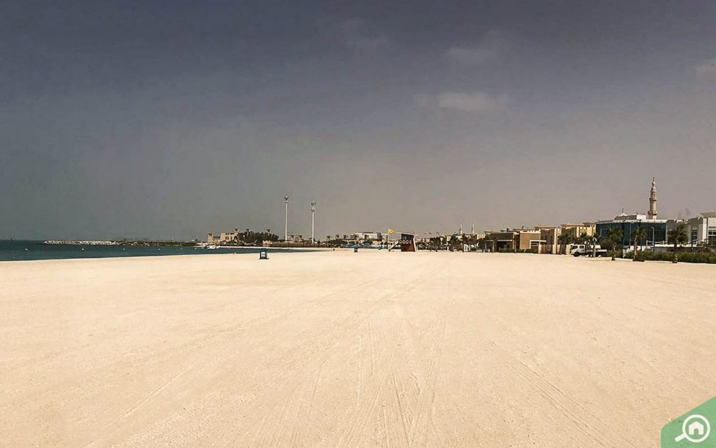 beach in jumeirah 2