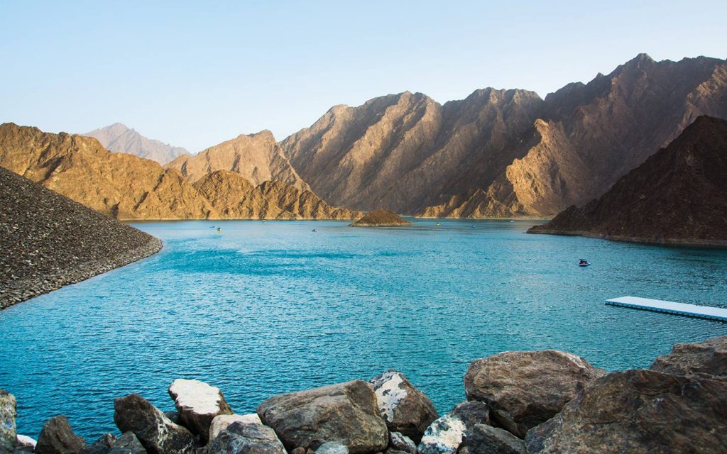 بحيرة حتى