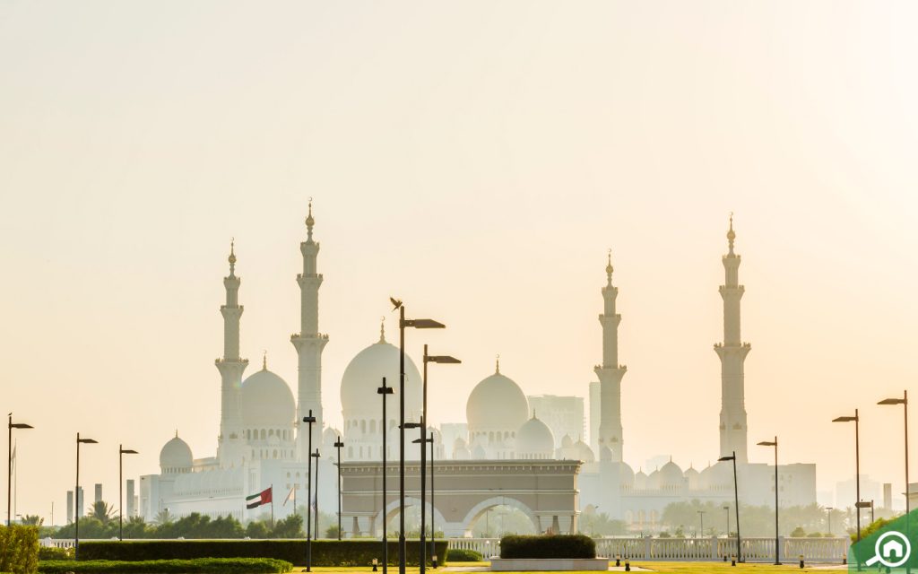 sheikh zayed grand mosque near baniyas