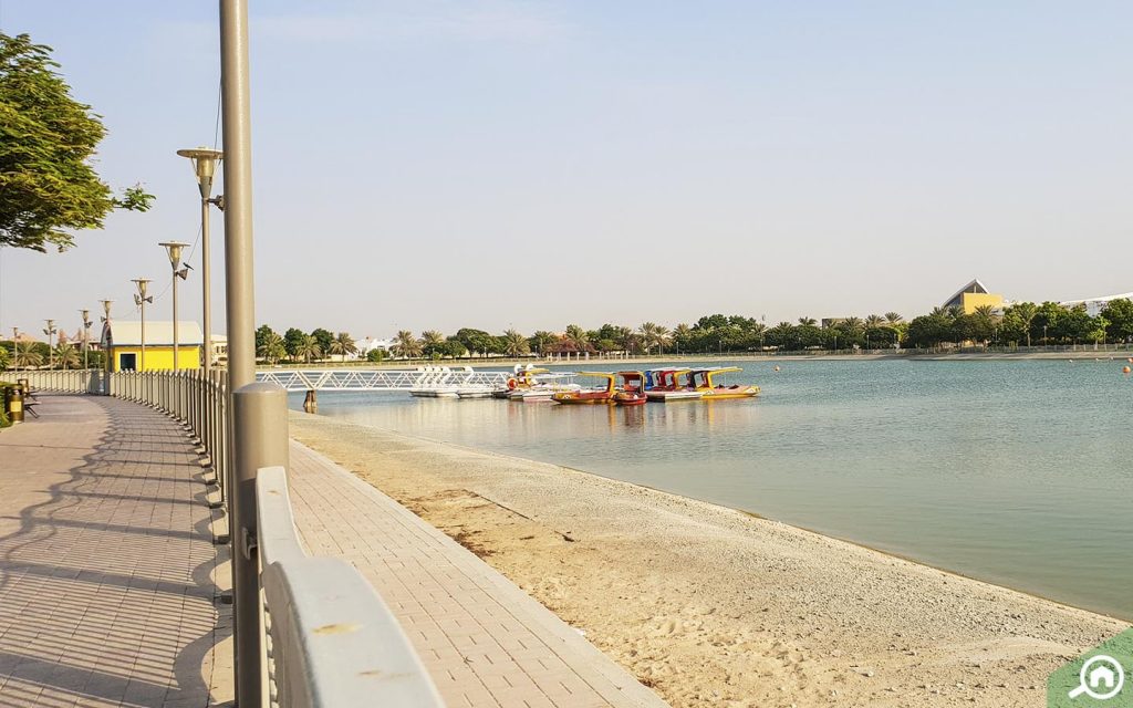 شاطئ قريب