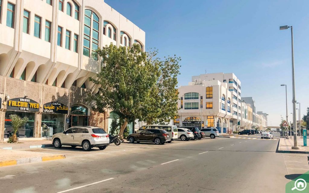 مباني سكنية في شارع فرعي