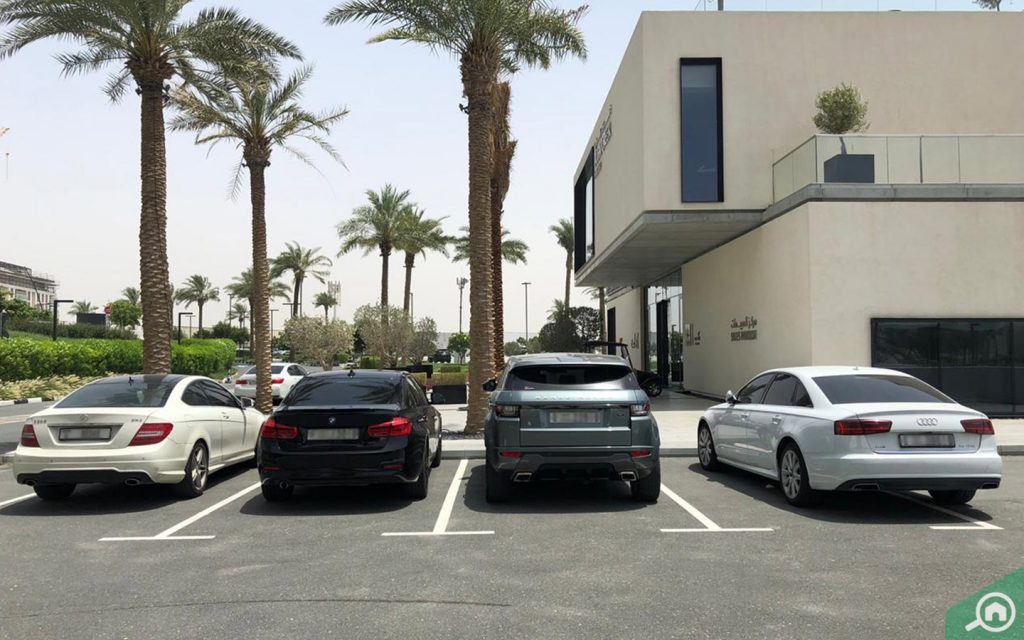 مواقف السيارات في ذا لاجونز دبي