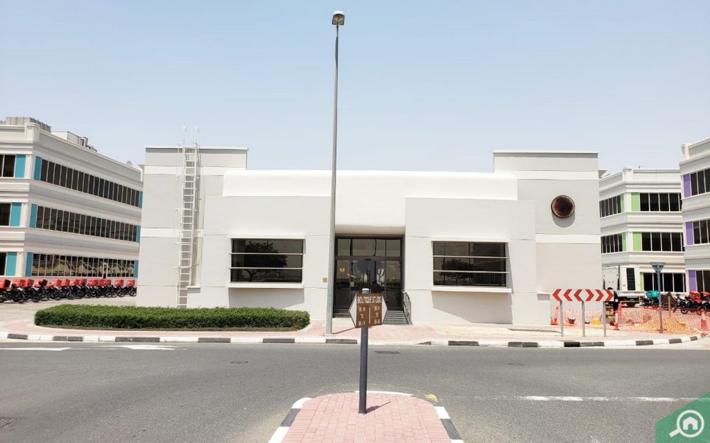 متجر طوال اليوم الاستهلاكي