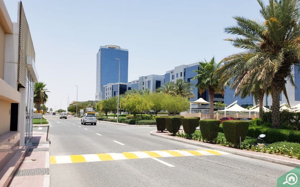 ممر مشاة في شارع رئيسي