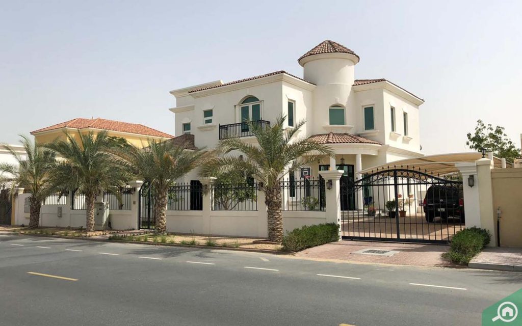 فيلا مسوّرة