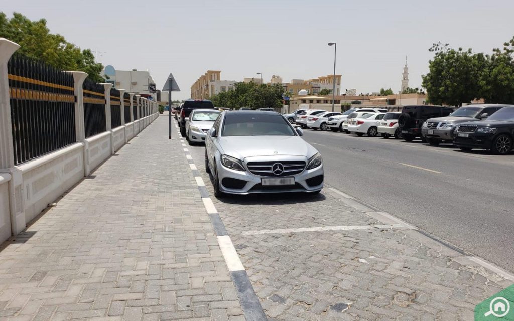 مواقف سيارات