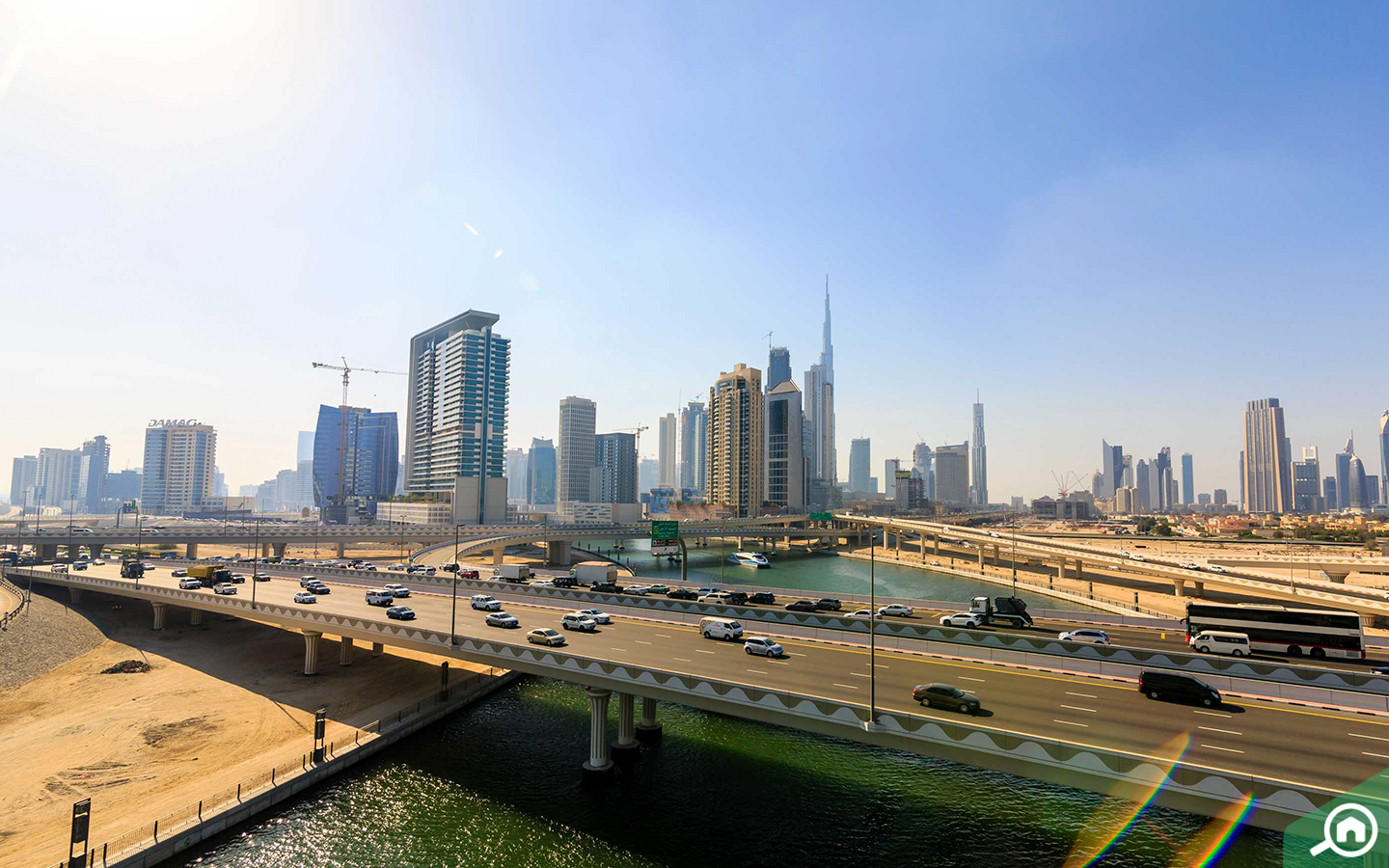 جسر في المدينة القديمة