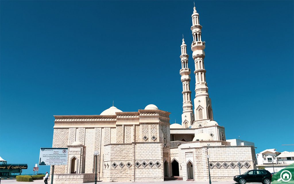 مسجد في كورنيش عجمان