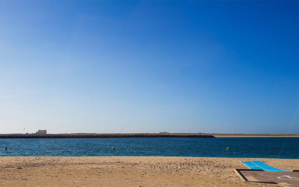 شاطئ الممزر