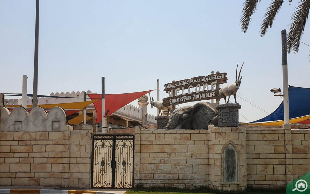 emirates park zoo near hydra village