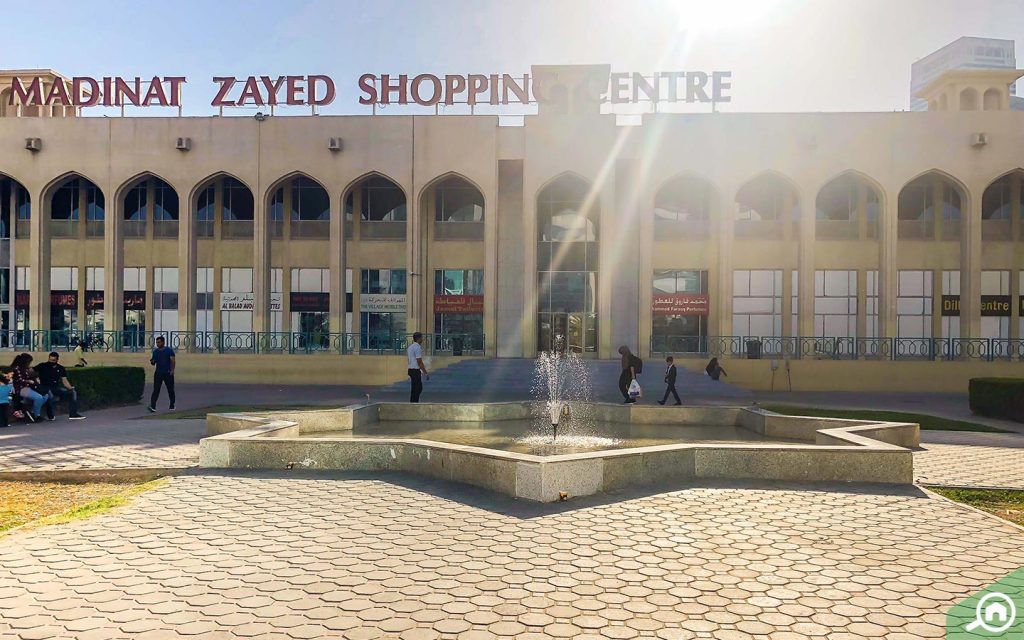 مركز مدينة زايد للتسوق