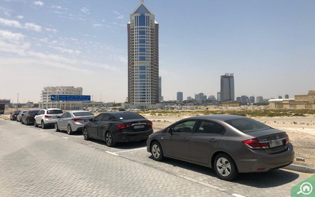مواقف السيارات العامة