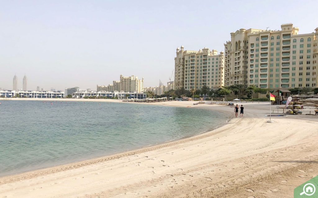 الشواطئ في نخلة جميرا
