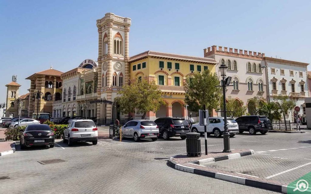 Mercato Mall outside view